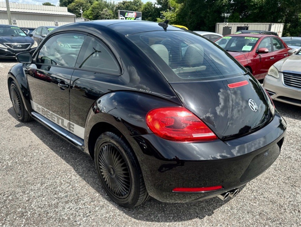 2013 Volkswagen Beetle Image 19