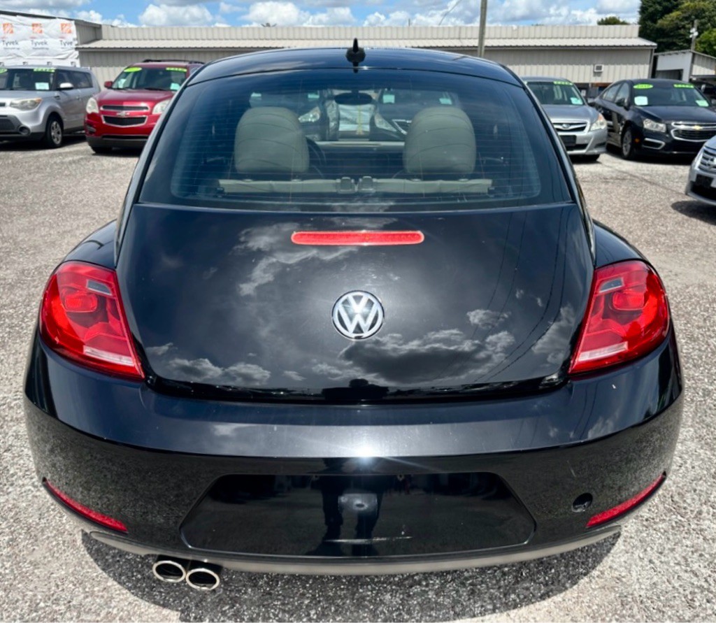 2013 Volkswagen Beetle Image 21