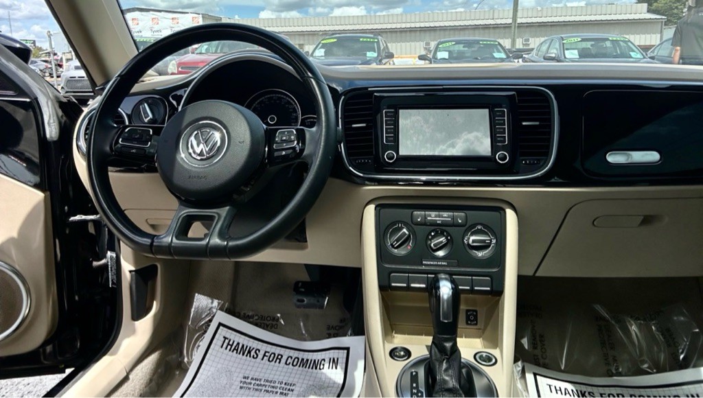 2013 Volkswagen Beetle Image 26