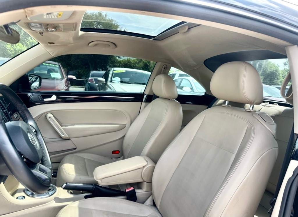 2013 Volkswagen Beetle Image 27