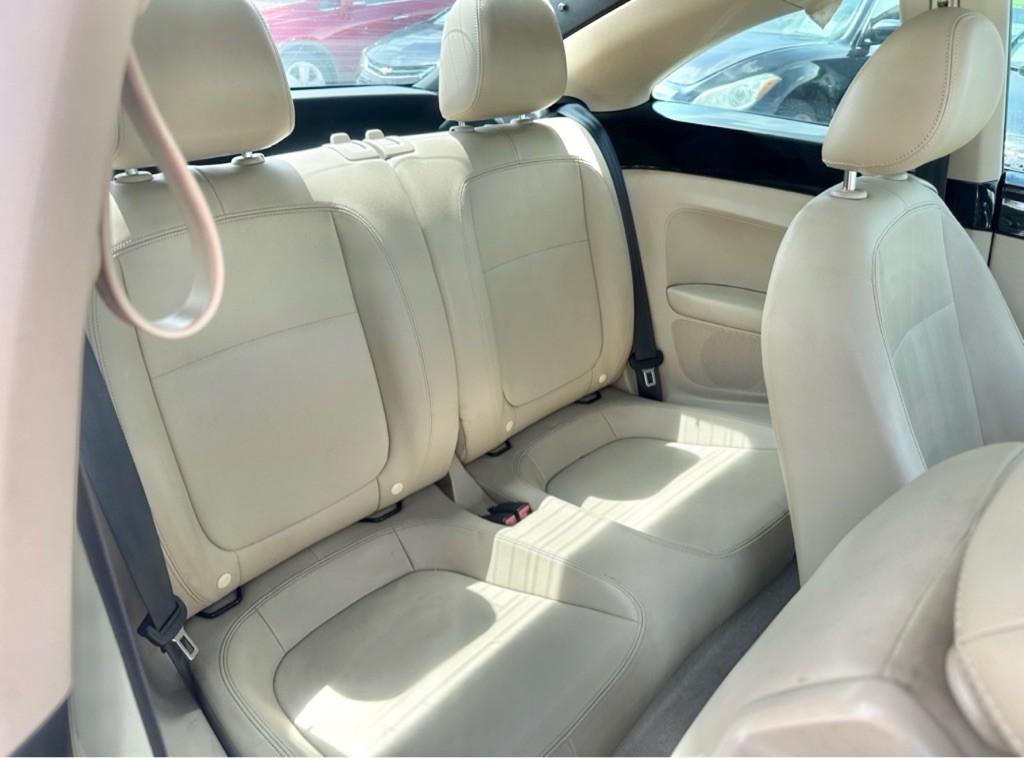2013 Volkswagen Beetle Image 31