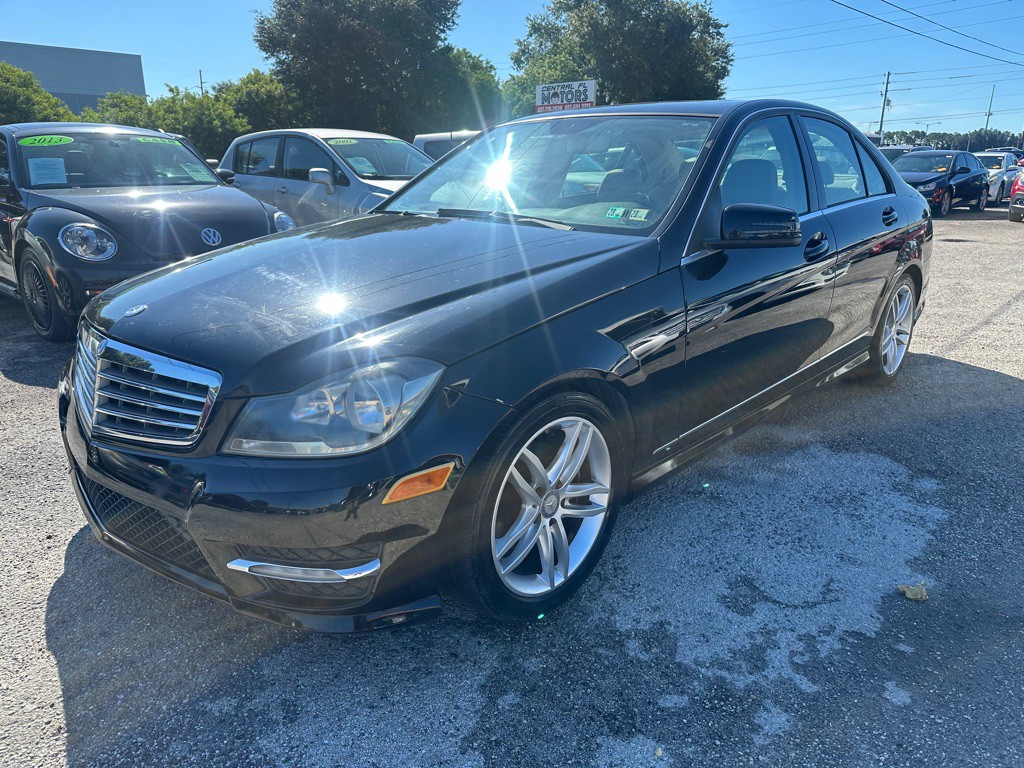 2012 Mercedes-Benz C-Class Image 3