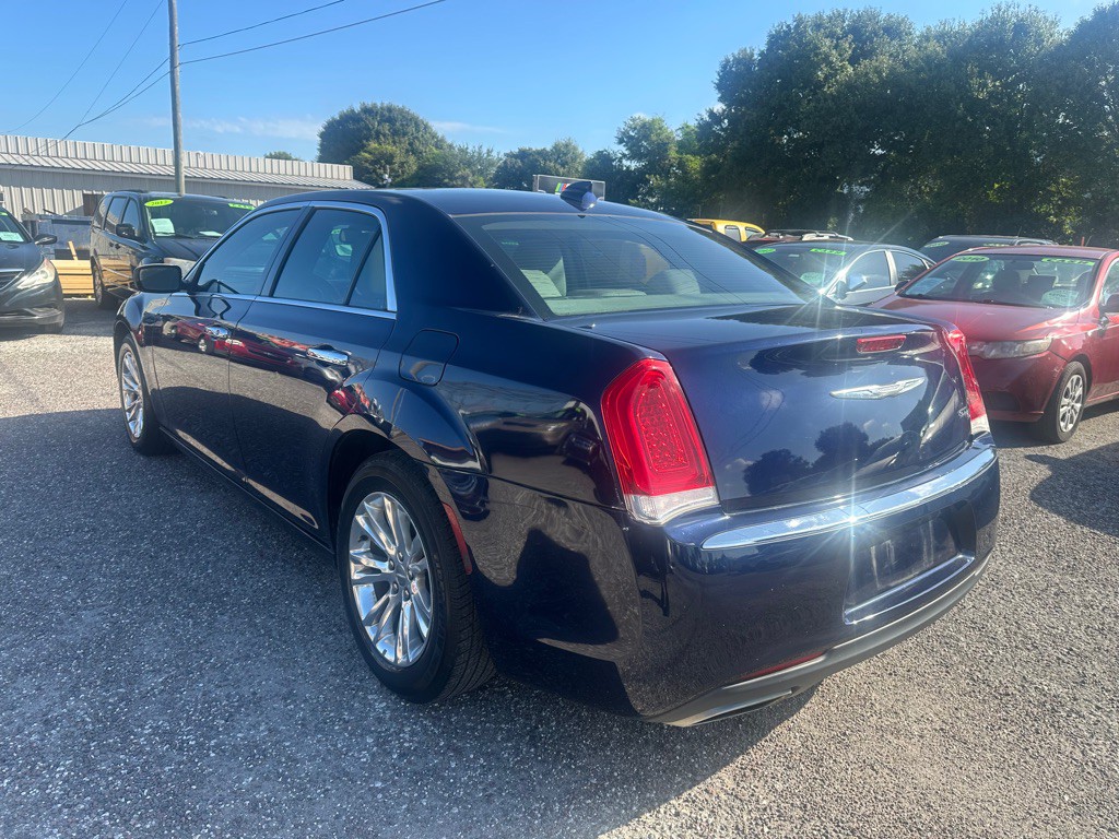 2016 Chrysler 300 Image 4
