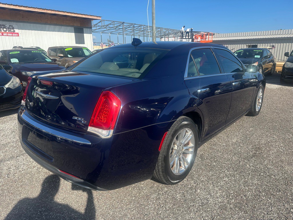 2016 Chrysler 300 Image 6