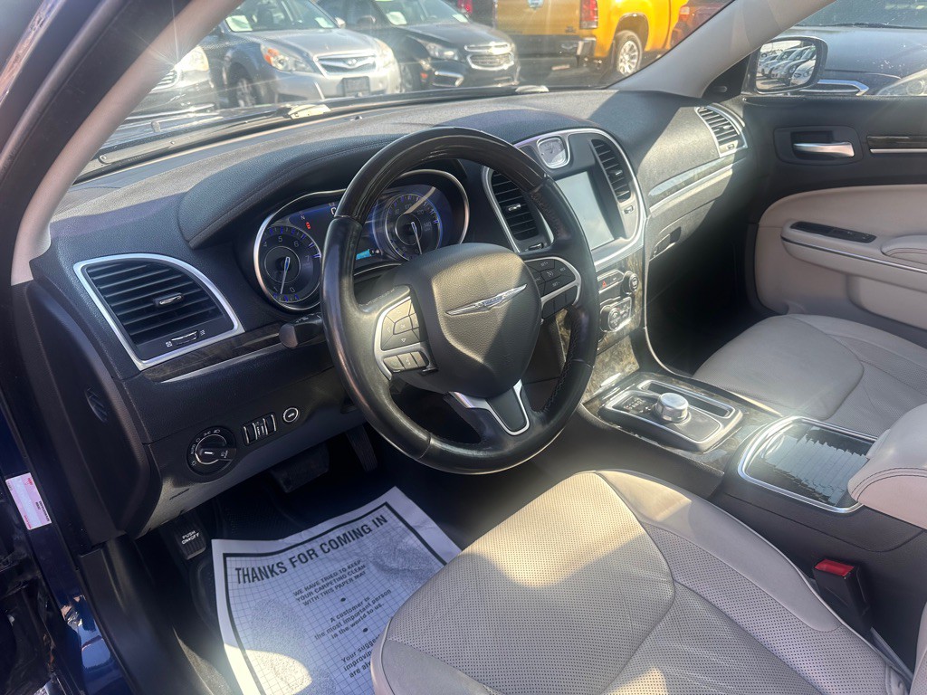 2016 Chrysler 300 Image 7