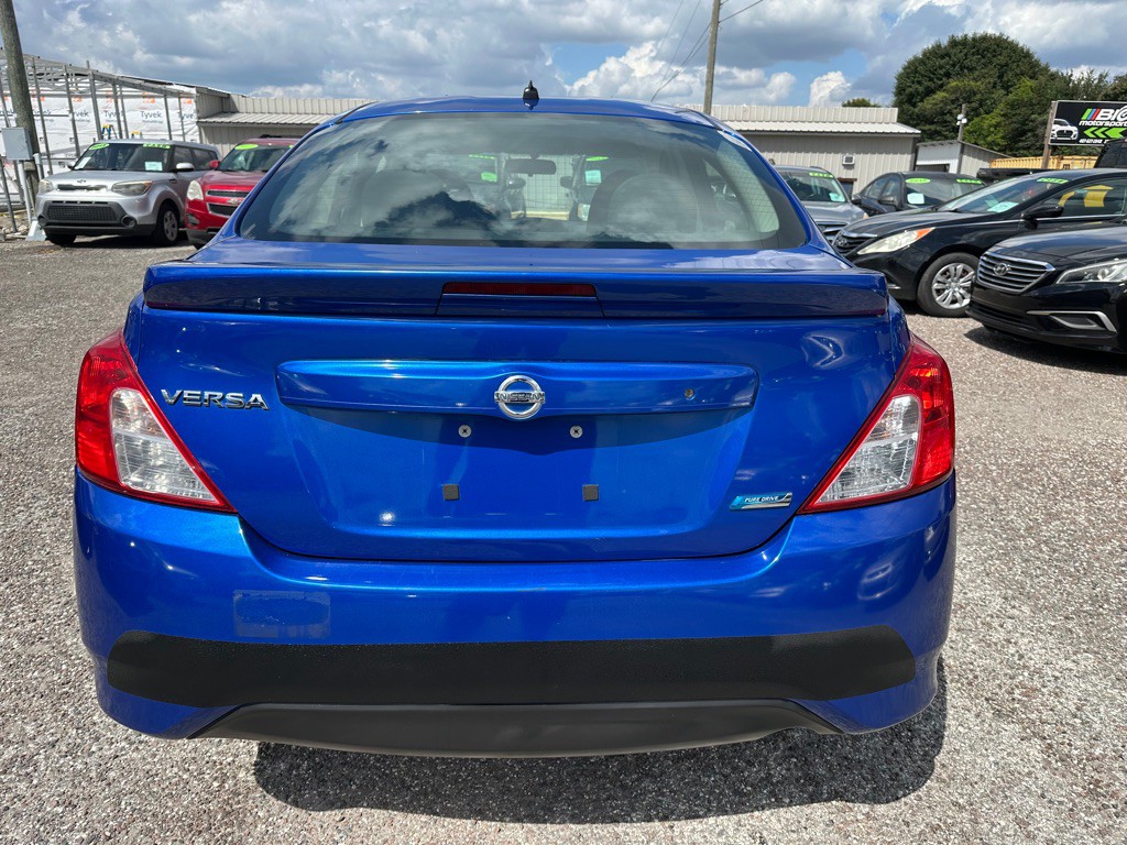 2016 Nissan Versa Image 5