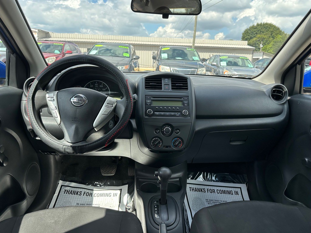 2016 Nissan Versa Image 9