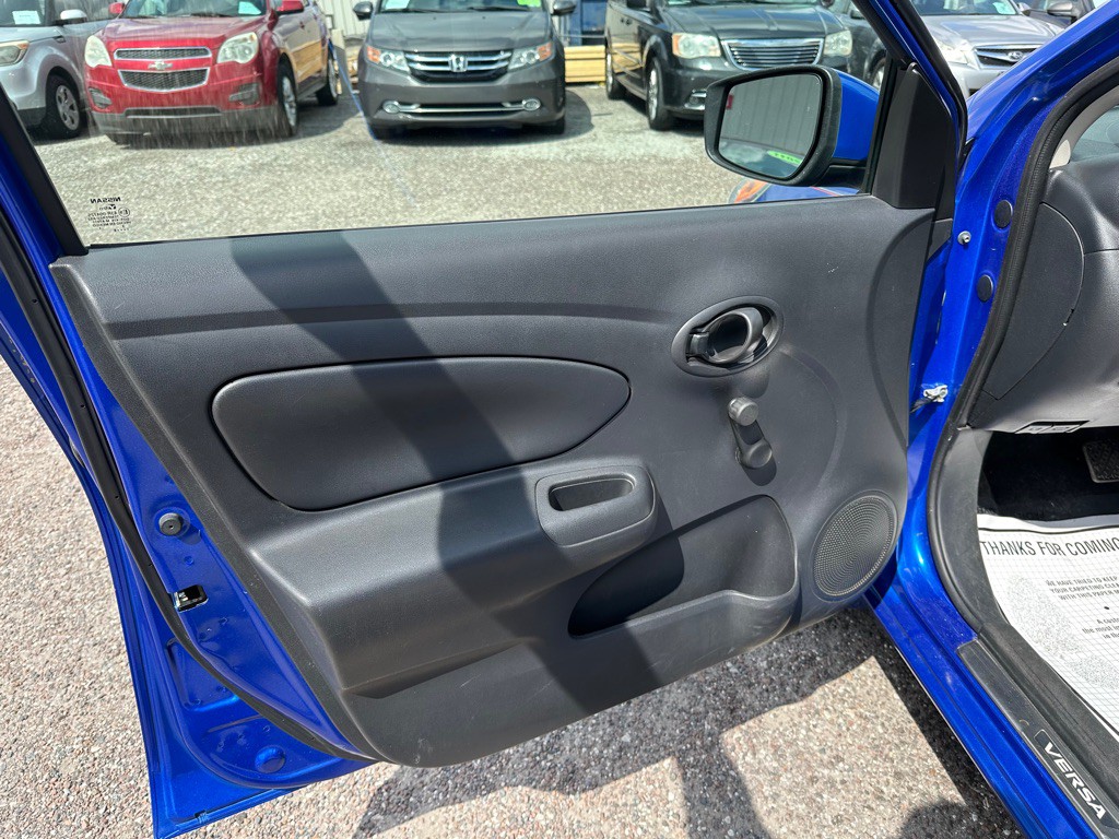 2016 Nissan Versa Image 11