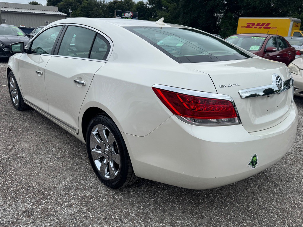 2011 Buick Lacrosse Image 3