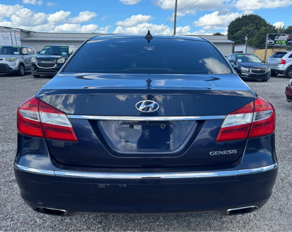 2013 Hyundai Genesis Image 4