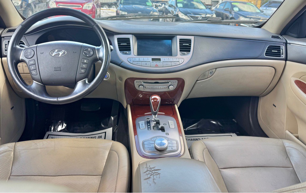2013 Hyundai Genesis Image 11