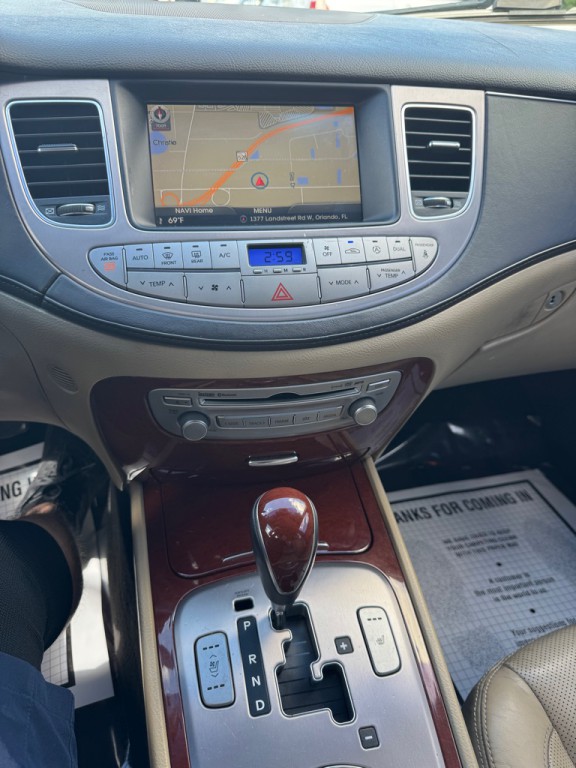 2013 Hyundai Genesis Image 13