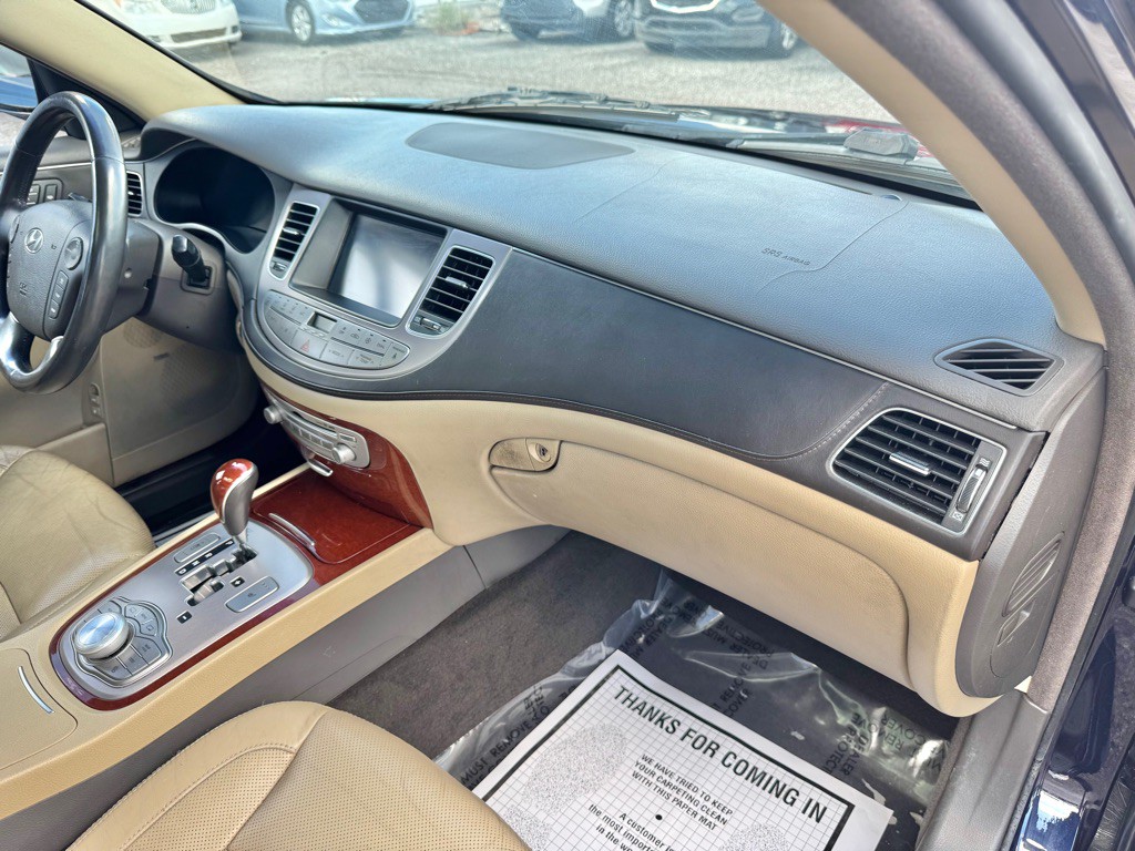 2013 Hyundai Genesis Image 14
