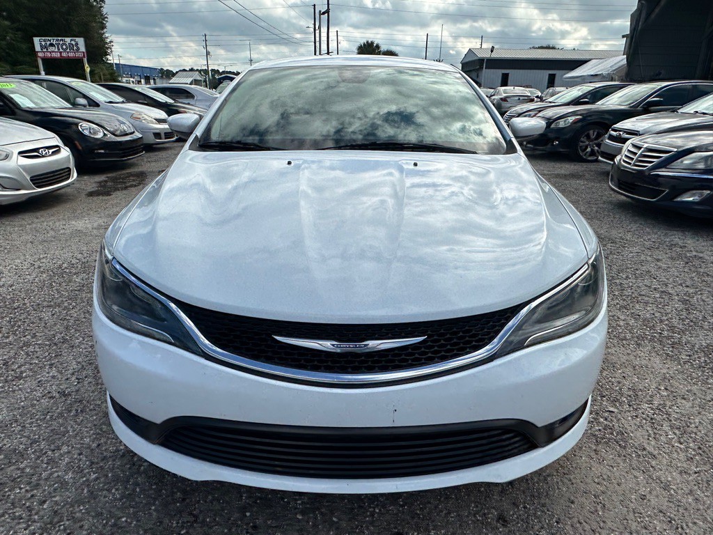 2016 Chrysler 200 Image 2