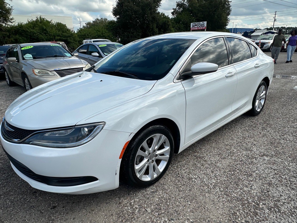 2016 Chrysler 200 Image 3
