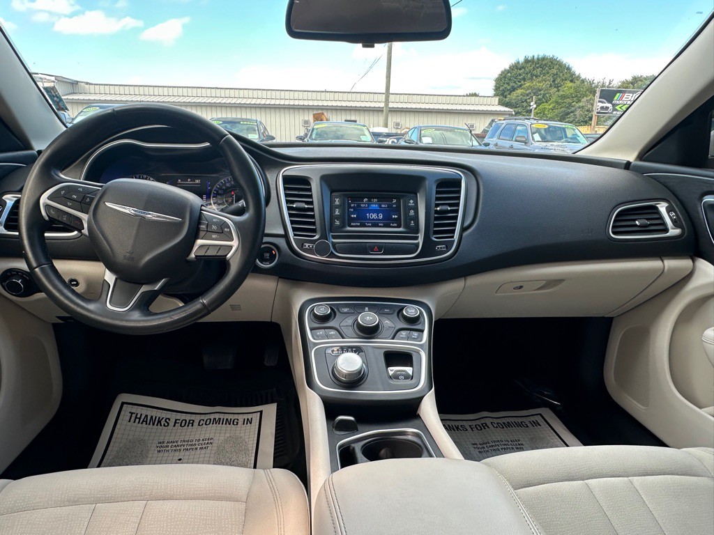 2016 Chrysler 200 Image 5