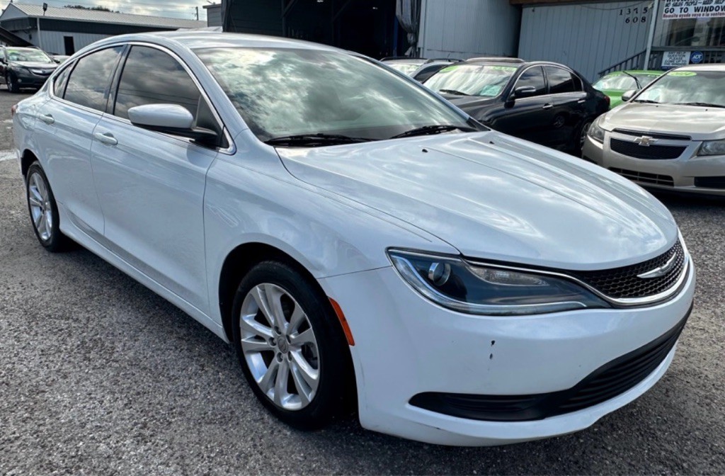 2016 Chrysler 200 Image 13