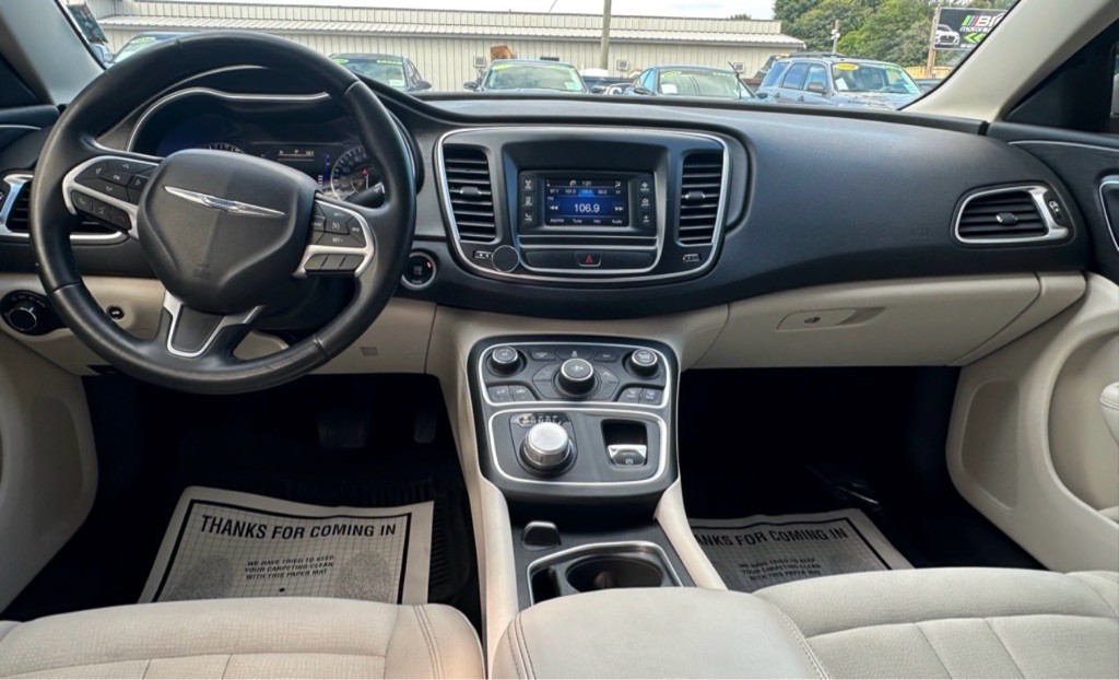 2016 Chrysler 200 Image 20