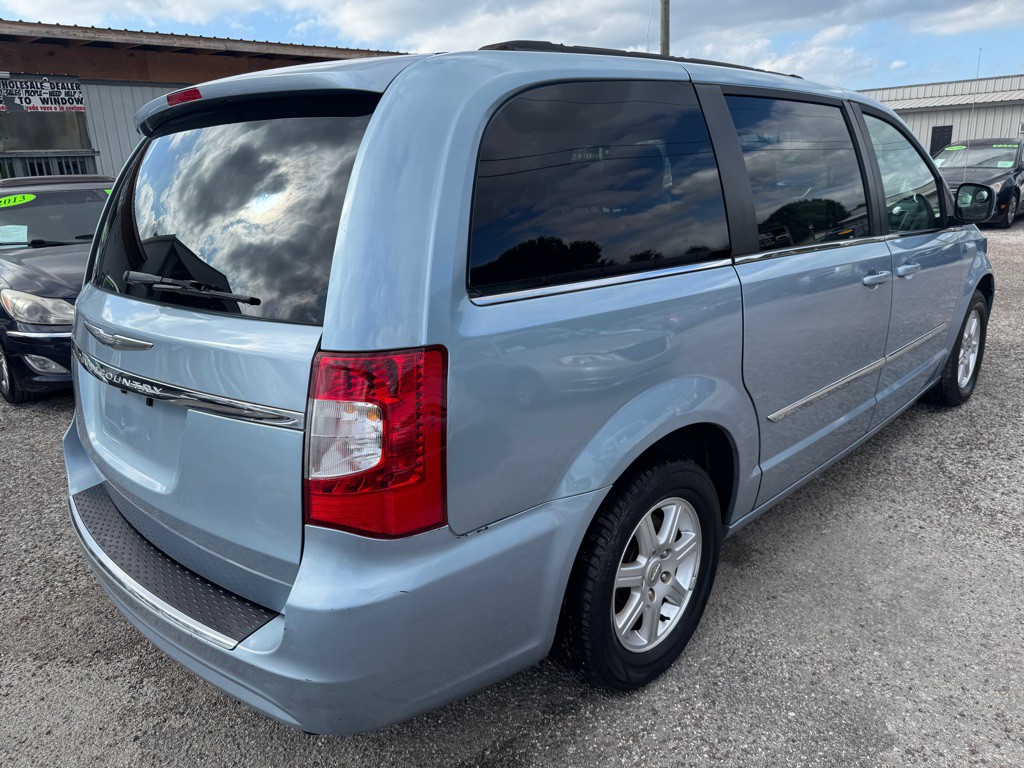 2012 Chrysler Town & Country Image 6