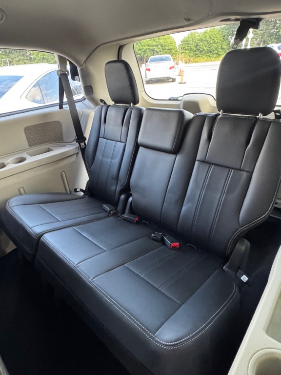 2012 Chrysler Town & Country Image 13