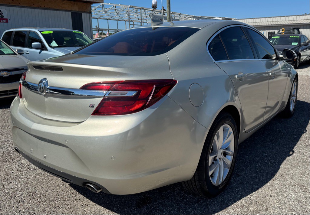 2015 Buick Regal Image 2