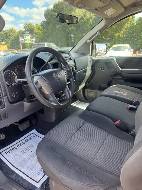 2013 Nissan Titan Image 8