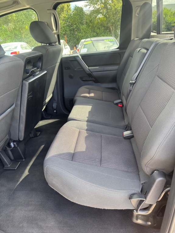 2013 Nissan Titan Image 12