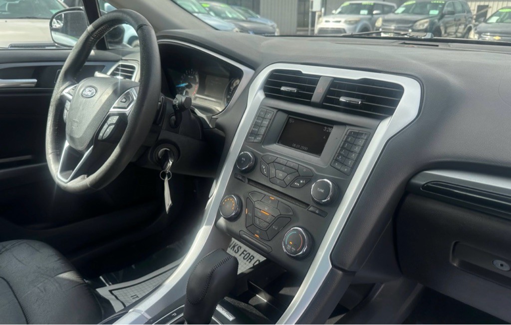2015 Ford Fusion Image 25
