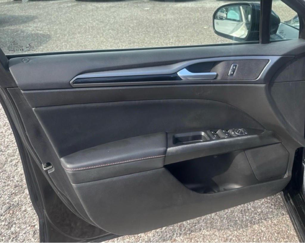 2015 Ford Fusion Image 28