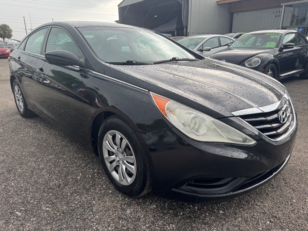 2011 Hyundai Sonata Image 2