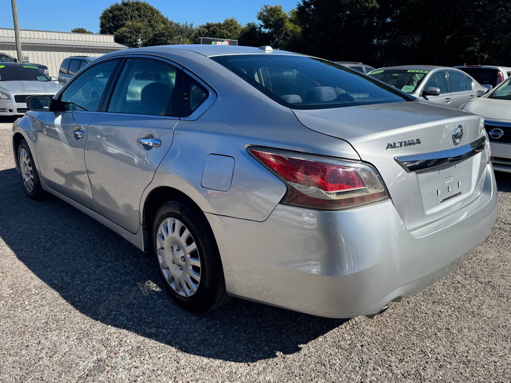2015 Nissan Altima Image 10