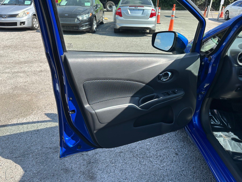 2016 Nissan Versa Image 11