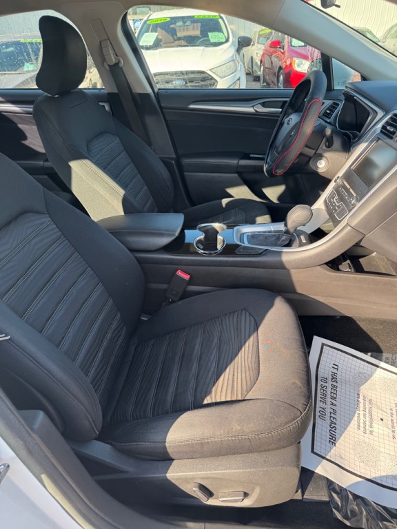 2016 Ford Fusion Image 9