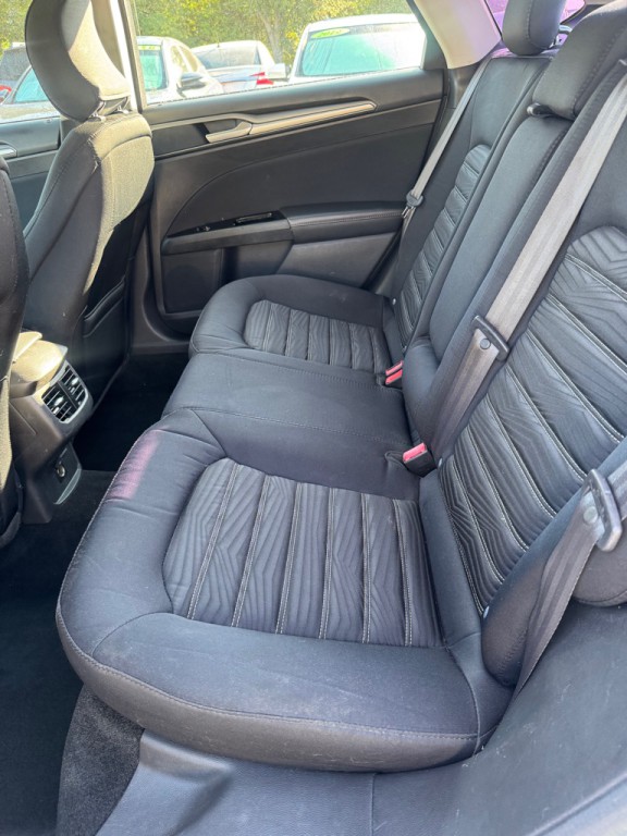 2016 Ford Fusion Image 11