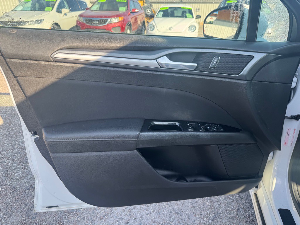 2016 Ford Fusion Image 14