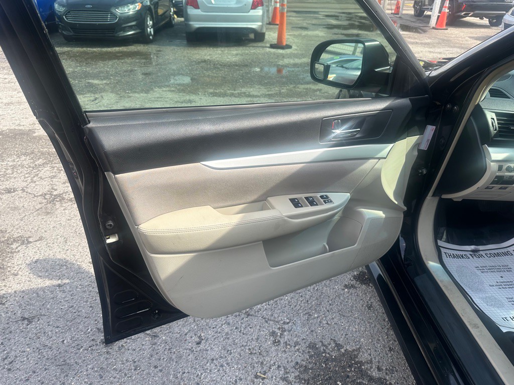 2013 Subaru Legacy Image 11