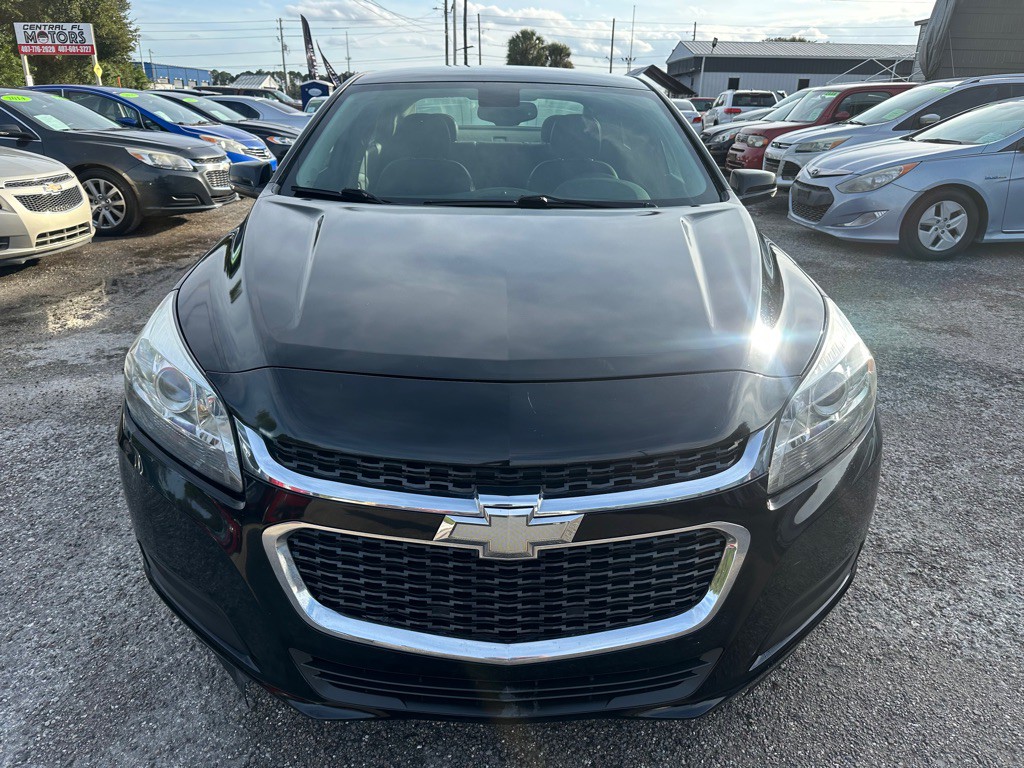 2016 Chevrolet Malibu Image 2
