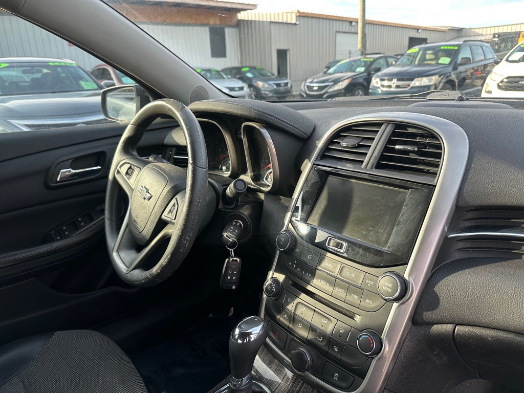 2016 Chevrolet Malibu Image 8