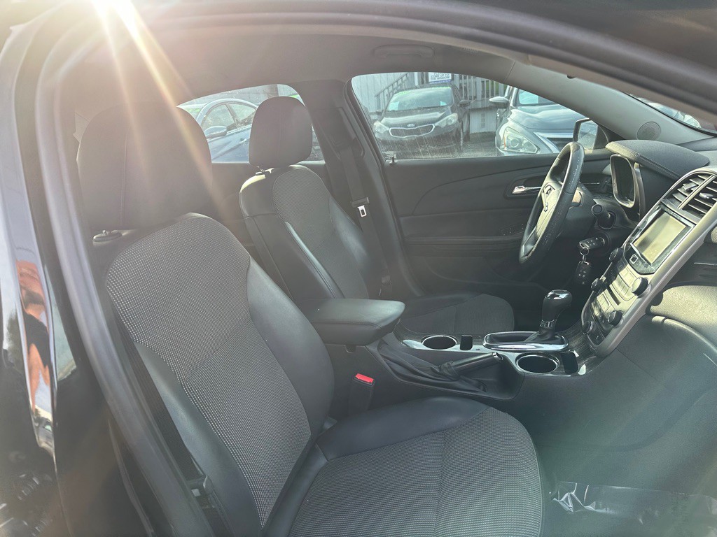 2016 Chevrolet Malibu Image 13