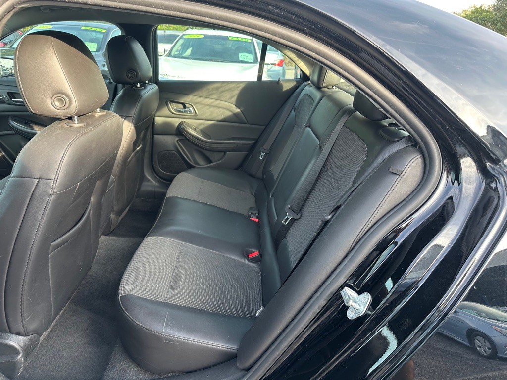 2016 Chevrolet Malibu Image 15