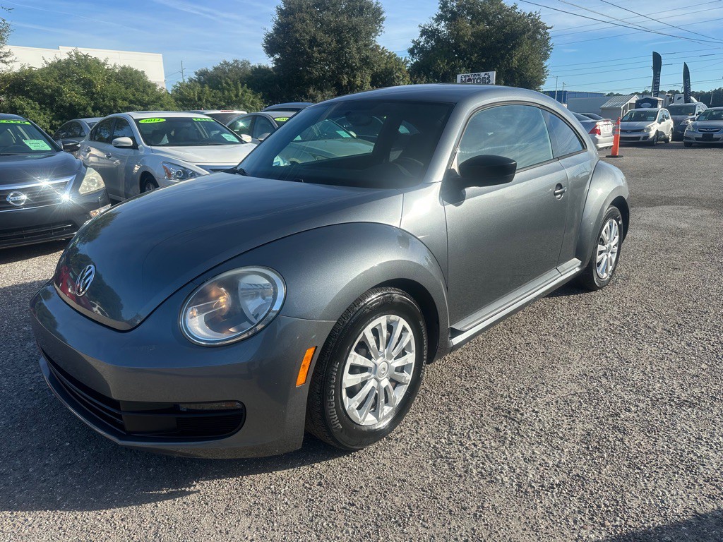 2012 Volkswagen Beetle Image 1