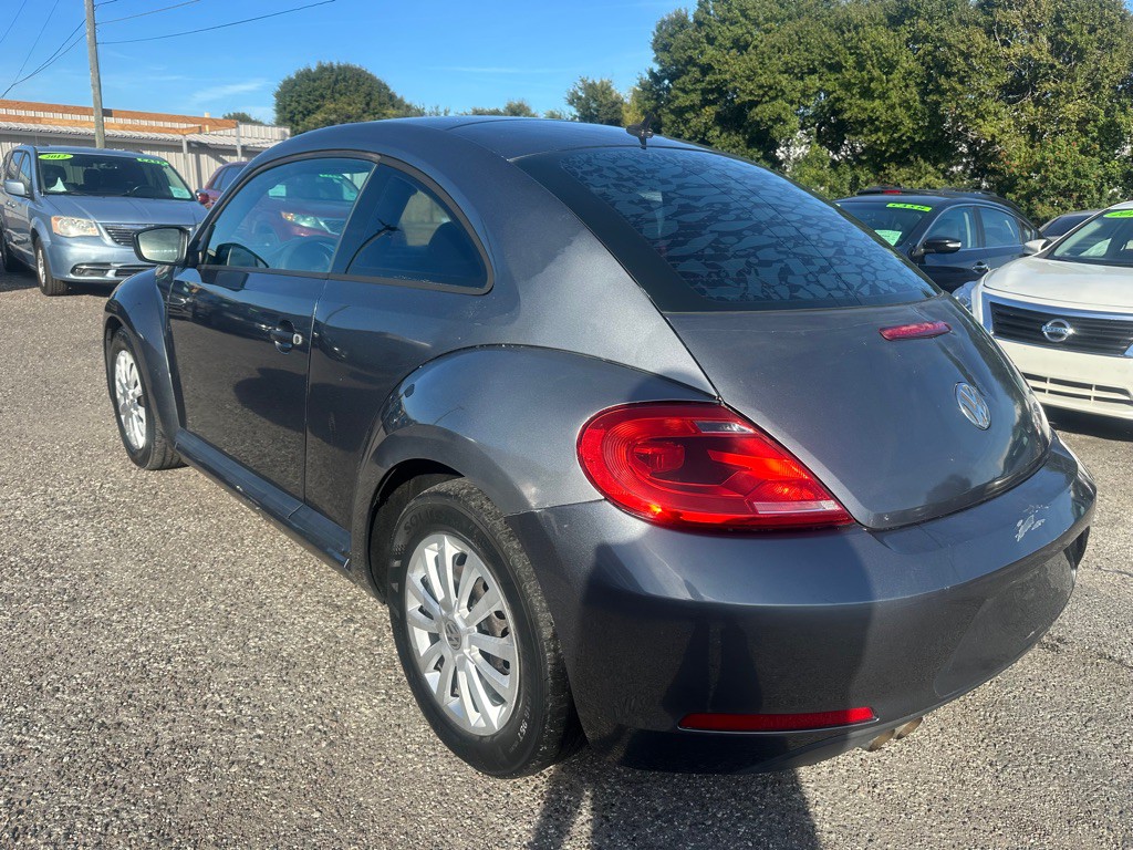 2012 Volkswagen Beetle Image 4
