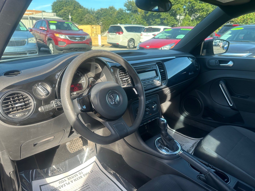 2012 Volkswagen Beetle Image 7