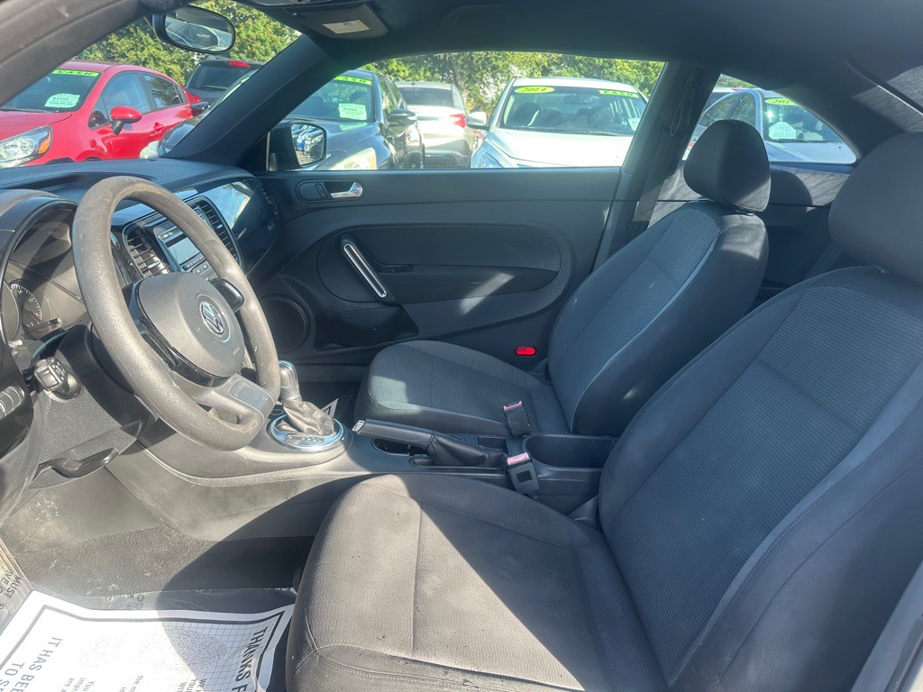 2012 Volkswagen Beetle Image 10