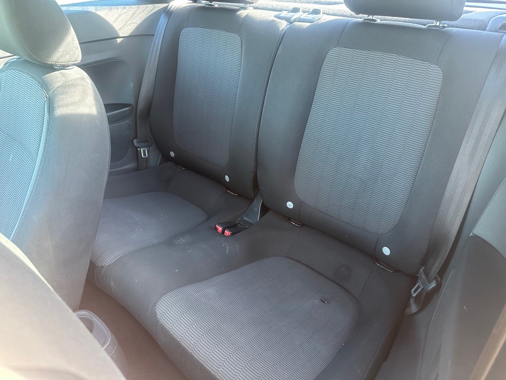 2012 Volkswagen Beetle Image 15