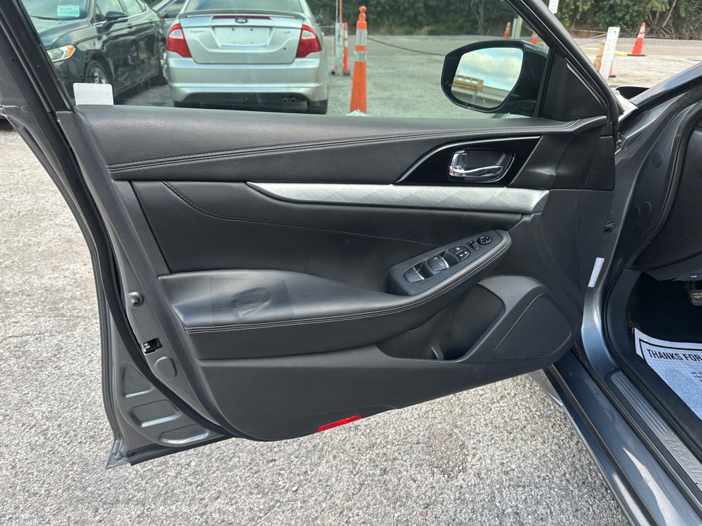 2016 Nissan Maxima Image 11