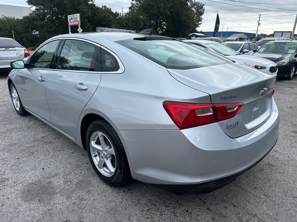 2016 Chevrolet Malibu Image 4