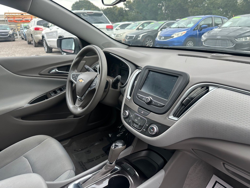 2016 Chevrolet Malibu Image 8