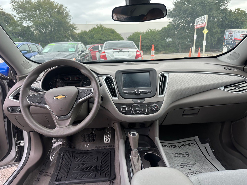 2016 Chevrolet Malibu Image 9