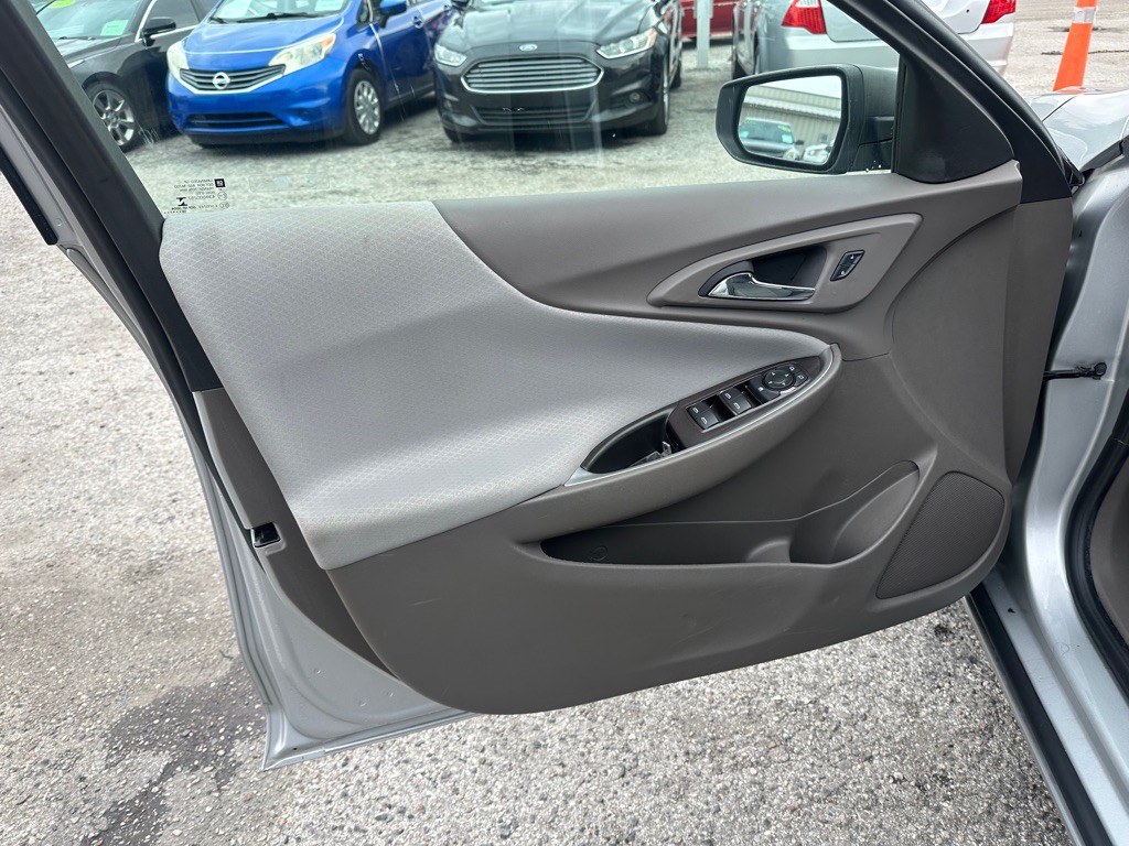 2016 Chevrolet Malibu Image 11